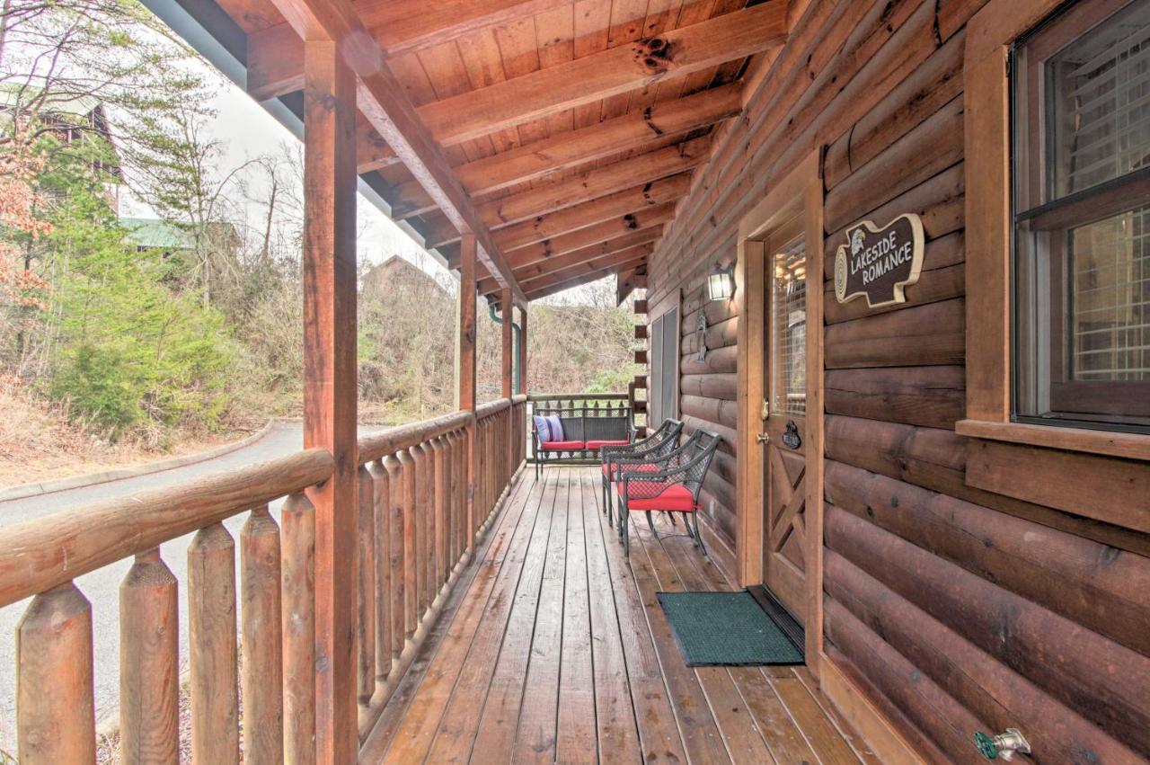 With Hot Tub About 2 Mi To Island In Pigeon Forge! Holiday home Pigeon Forge